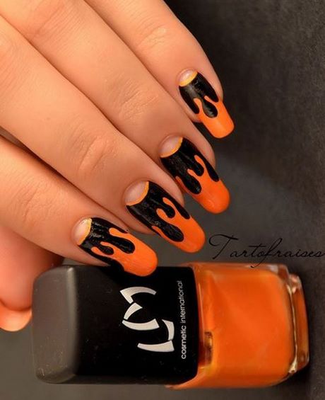 Schwarze und orange halloween Nägel