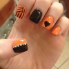 Schwarze und orange halloween-Nägel
