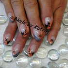 Nail design narancssárga fekete