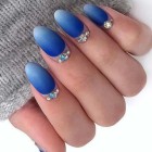 Nail art királyi kék