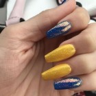Nail art kék és sárga